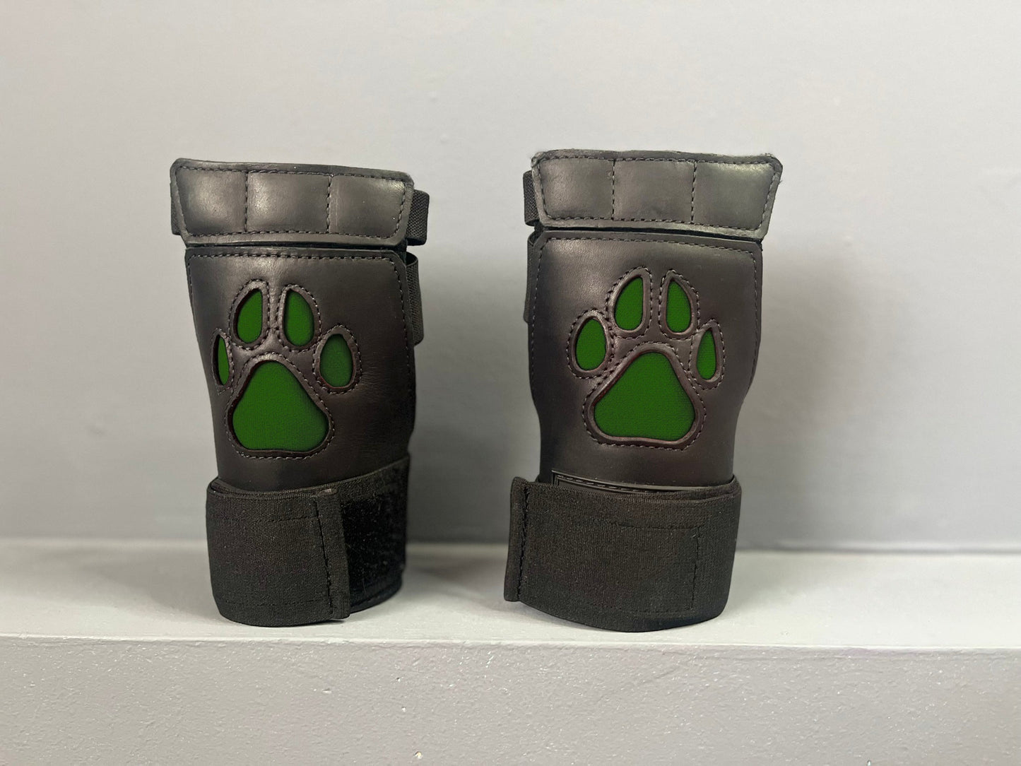 Open Paw Puppy Glove