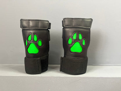 Open Paw Puppy Glove