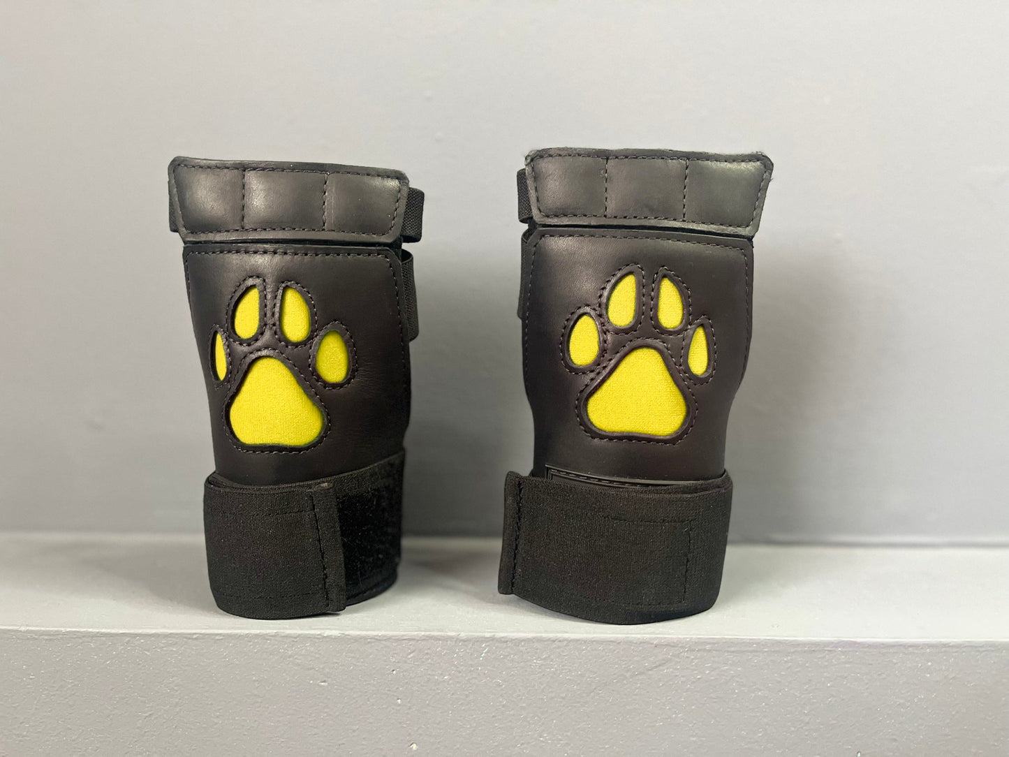 Open Paw Puppy Glove